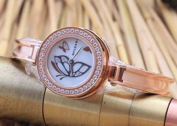 ブルガリ時計正面デザイン